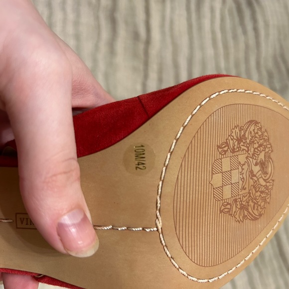 NEW - Vince Camuto Kitten Heels - Picture 4 of 4